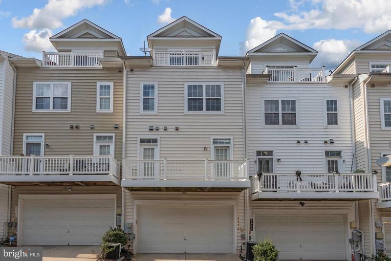 8005 Homefield Dr, Landover, MD 20785
