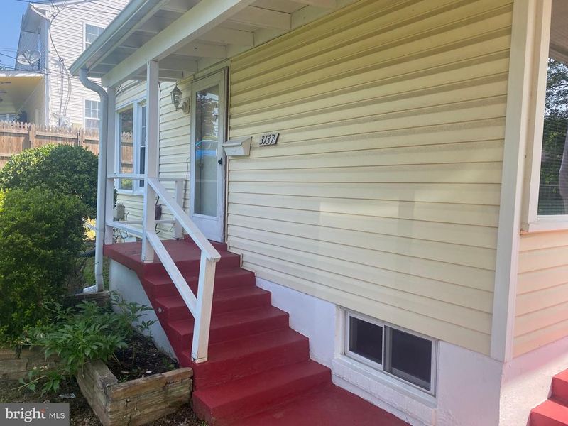 3137 Graham Rd, Falls Church, VA 22042