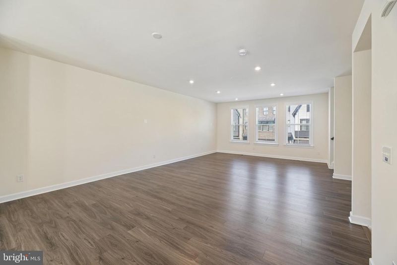 8124 Bock Farm Pl, Alexandria, VA 22306