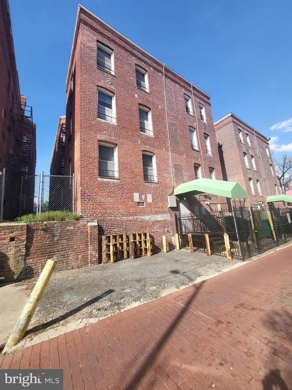 1108 Columbia Rd NW #202, Washington, DC 20009