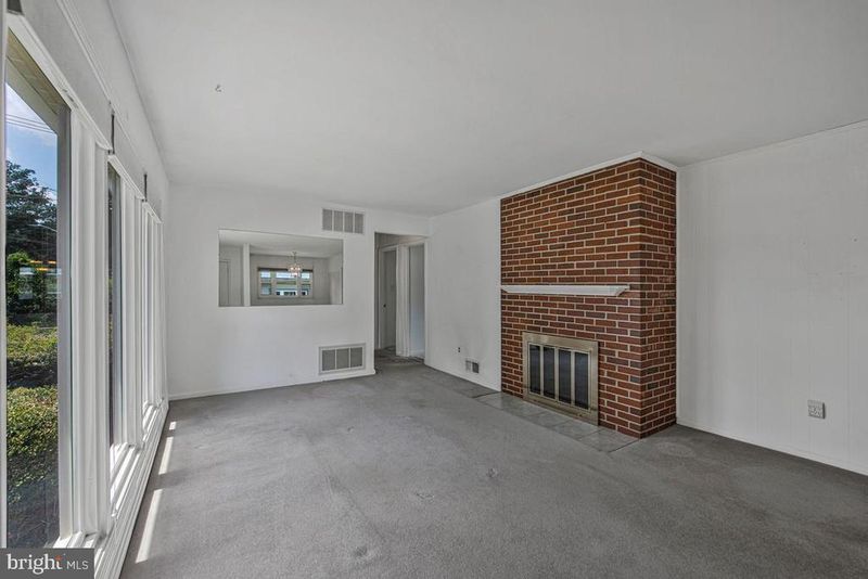 9410 Sheridan St, Lanham, MD 20706