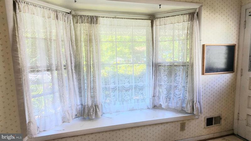 516 Lynch St, Rockville, MD 20850