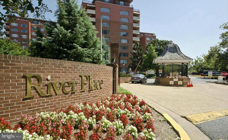 1121 Arlington Blvd #825, Arlington, VA 22209