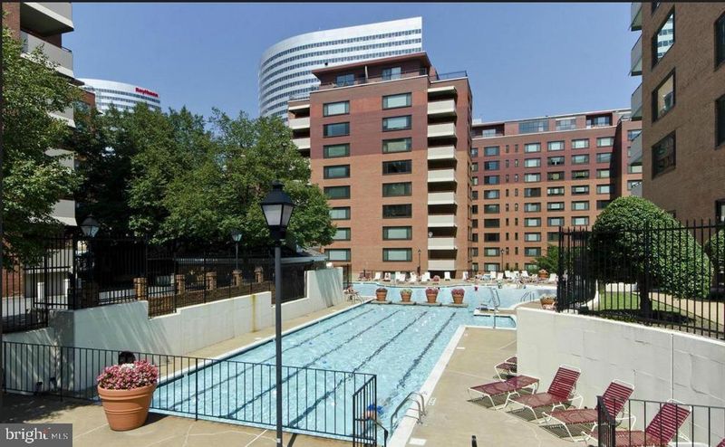 1121 Arlington Blvd #825, Arlington, VA 22209
