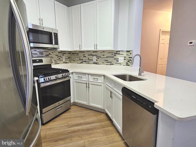6005 Rosebud Ln #301, Centreville, VA 20121