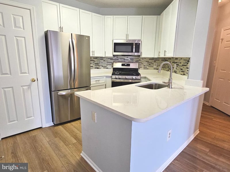 6005 Rosebud Ln #301, Centreville, VA 20121
