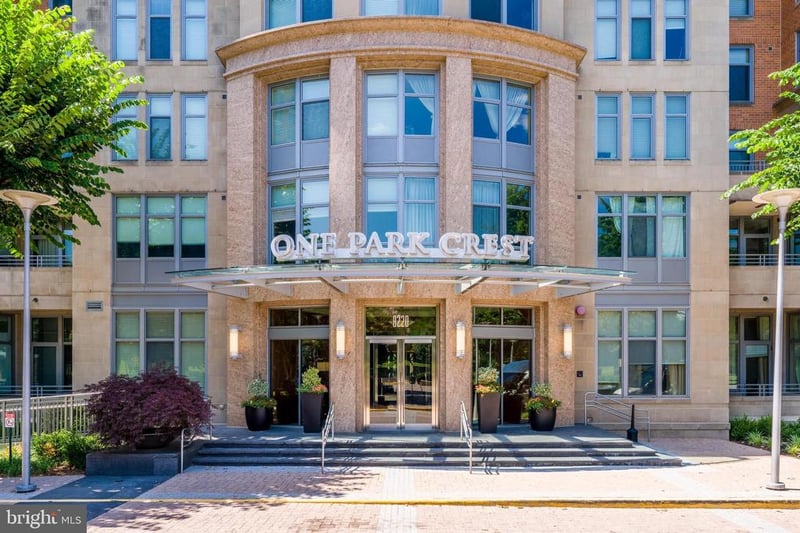 8220 Crestwood Heights Dr #105, Mclean, VA 22102
