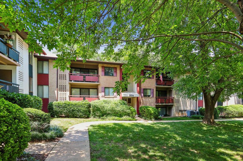 2854 Dover Ln, Falls Church, VA 22042