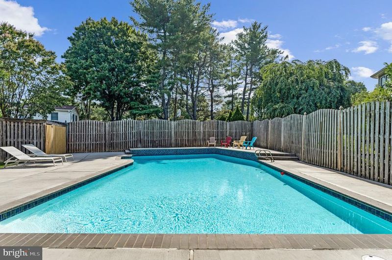 10371 Stratford Ave, Fairfax, VA 22030