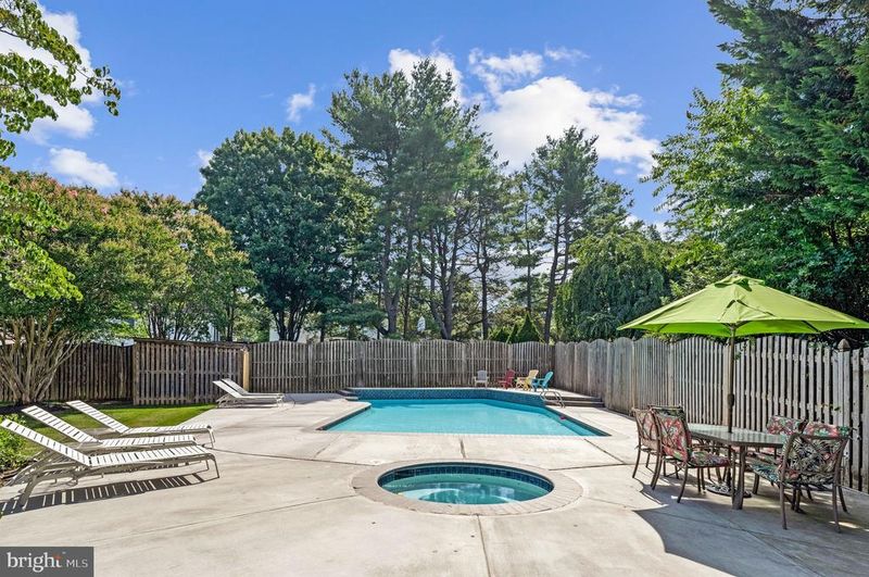 10371 Stratford Ave, Fairfax, VA 22030