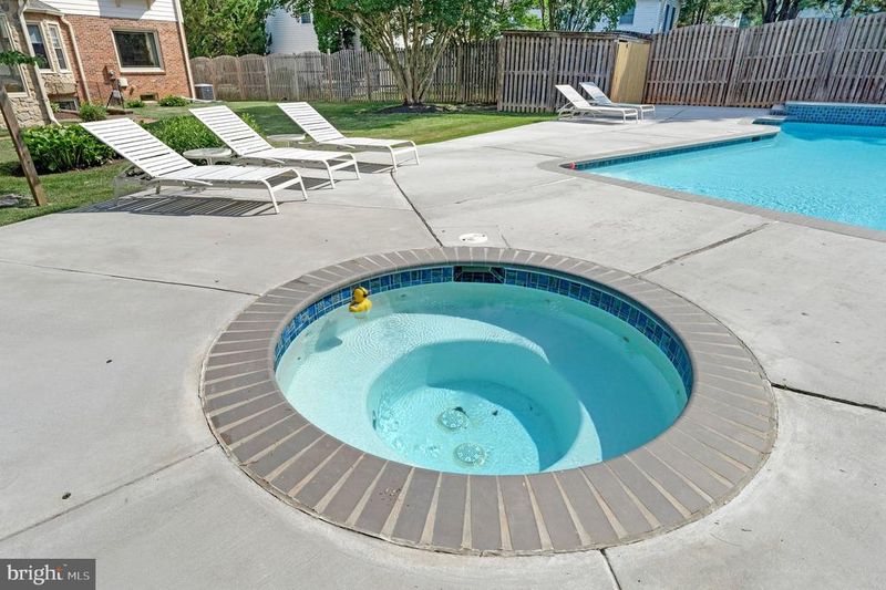 10371 Stratford Ave, Fairfax, VA 22030
