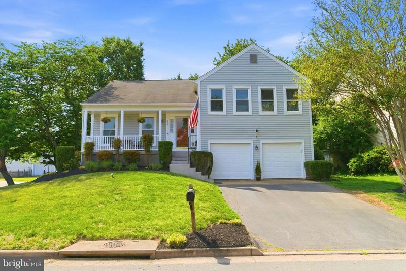 62 Mcpherson Cir, Sterling, VA 20165