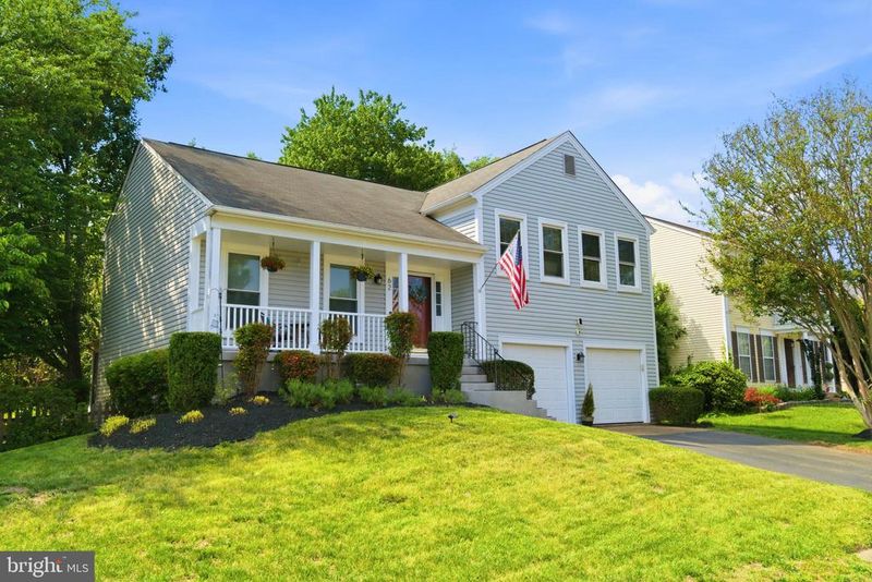 62 Mcpherson Cir, Sterling, VA 20165