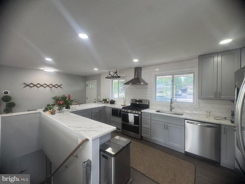 6315 Willowood Ln, Alexandria, VA 22310