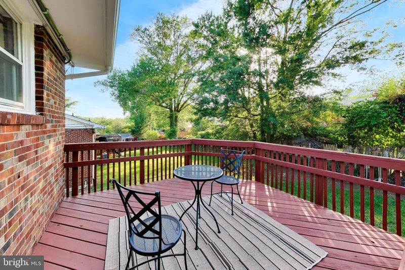 1922 Oakwood St, Temple Hills, MD 20748