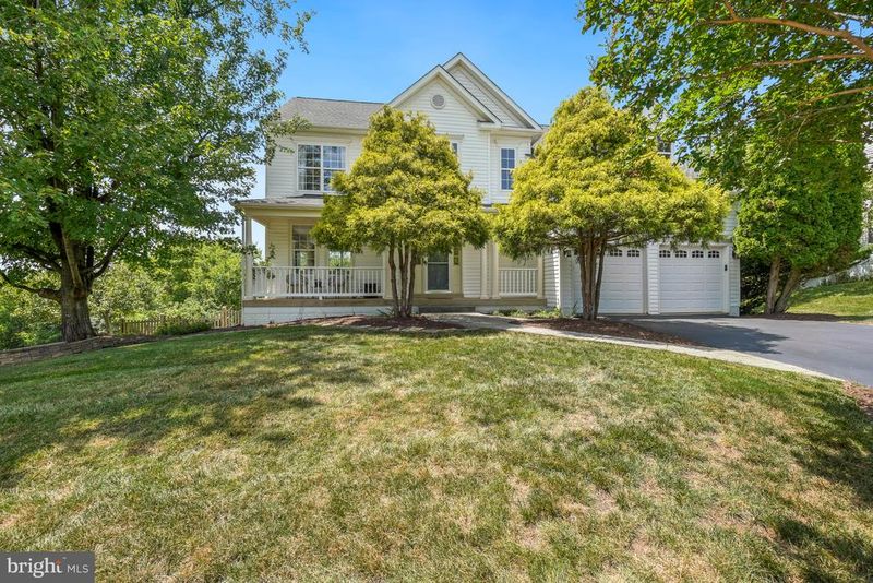 801 Santmyer Dr SE, Leesburg, VA 20175