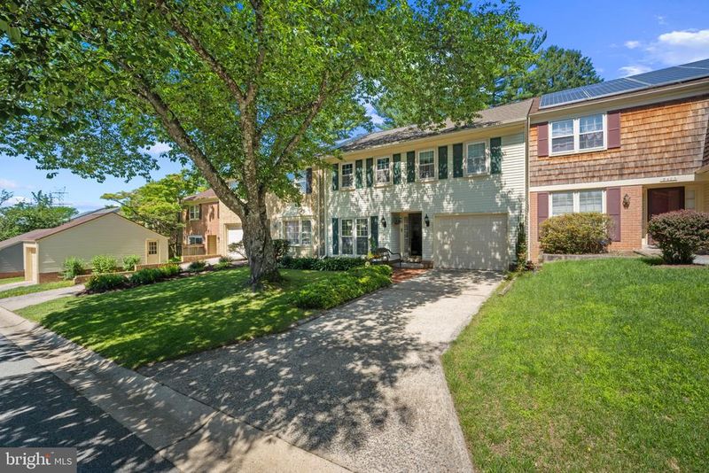 9405 Chatteroy Pl, Gaithersburg, MD 20886