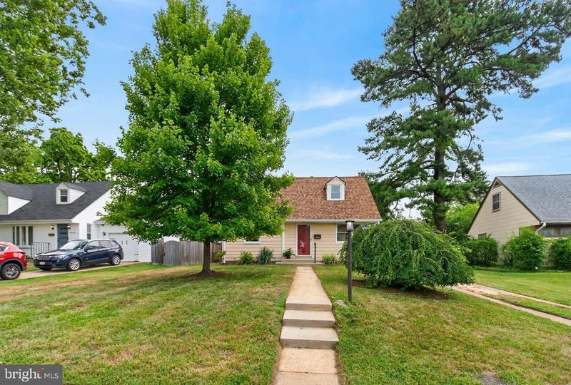 6925 Columbia Dr, Alexandria, VA 22307