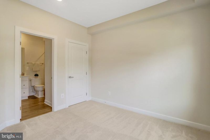 820 S Greenbrier St, Arlington, VA 22204