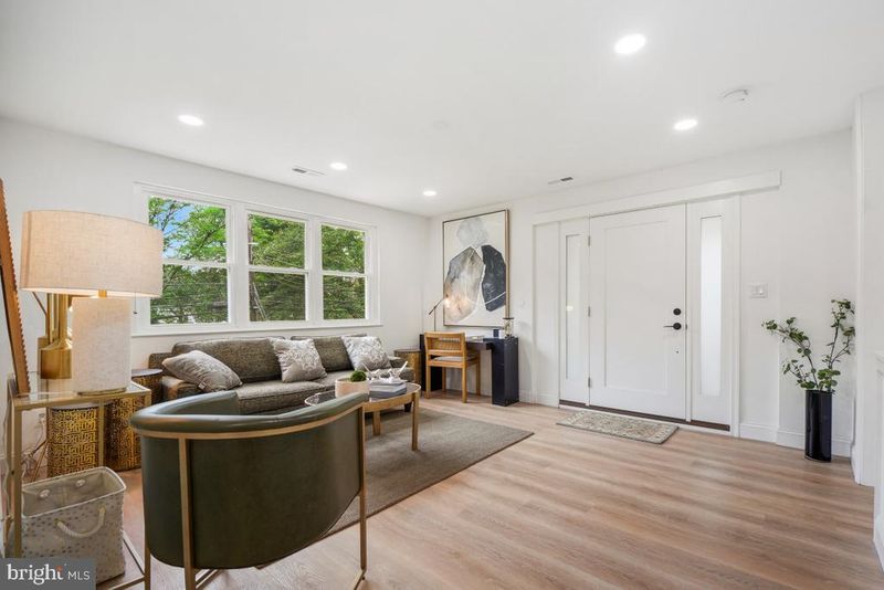 402 Elm Ave, Takoma Park, MD 20912