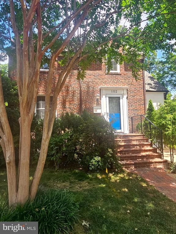 102 E Oak St E, Alexandria, VA 22301