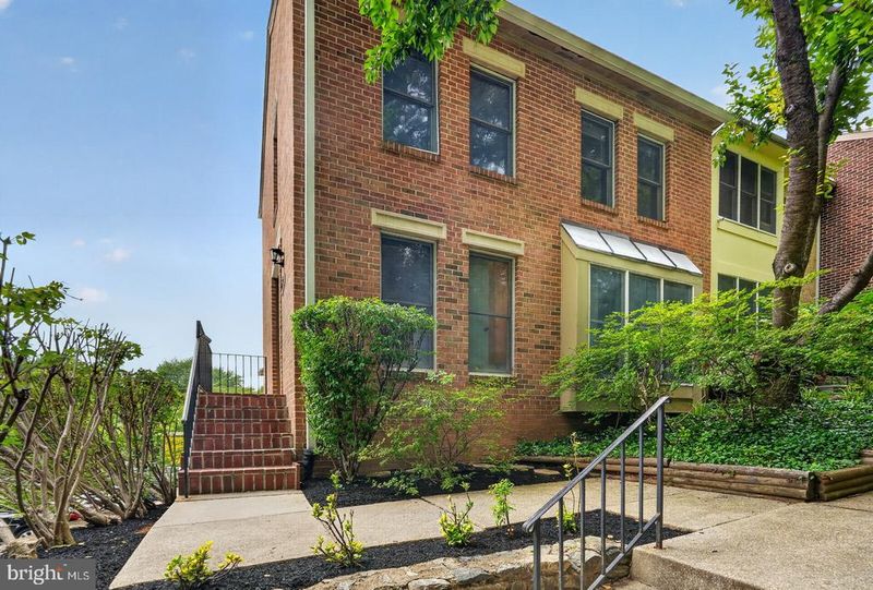 4836 Cloister Dr, Rockville, MD 20852