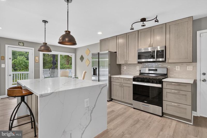 4115 Duvawn St, Alexandria, VA 22310