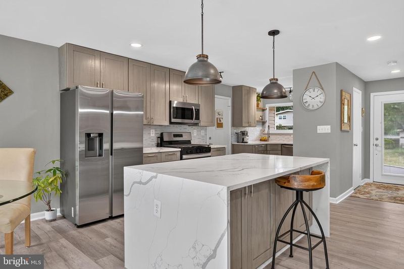4115 Duvawn St, Alexandria, VA 22310