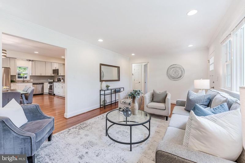2720 Mccomas Ave, Kensington, MD 20895