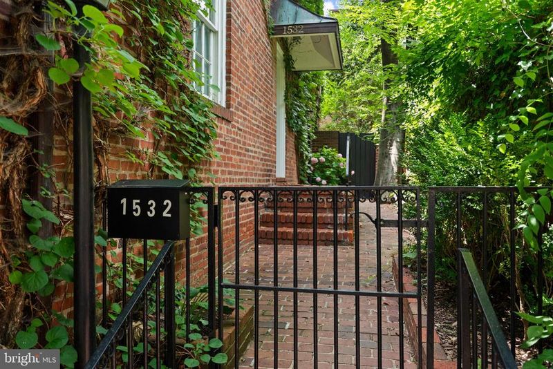 1532 31st St NW, Washington, DC 20007