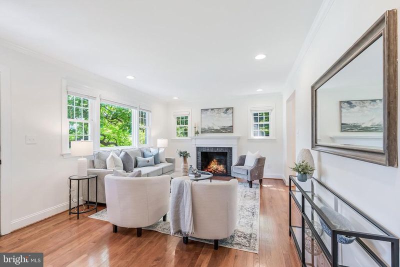 2720 Mccomas Ave, Kensington, MD 20895