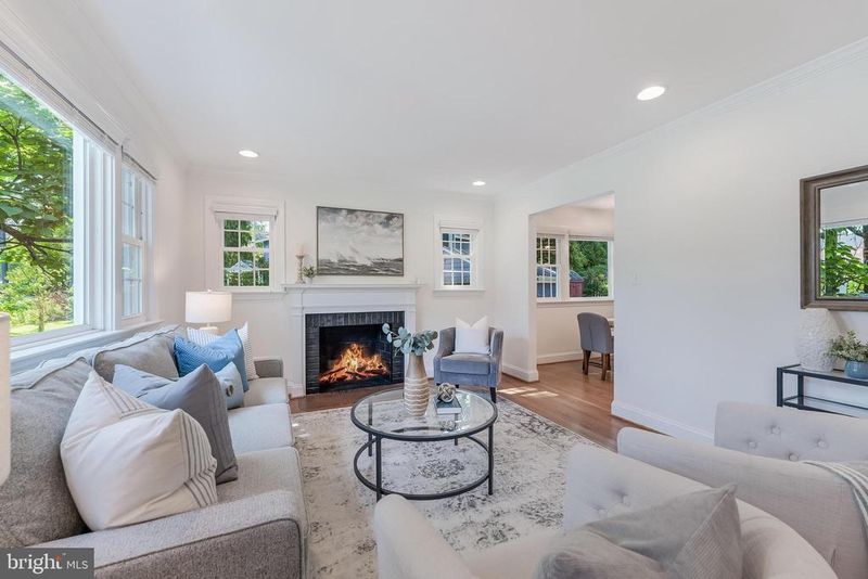 2720 Mccomas Ave, Kensington, MD 20895