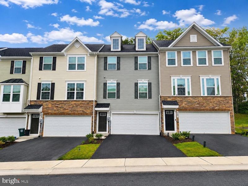 340 Paca Gardens Ln, Frederick, MD 21703