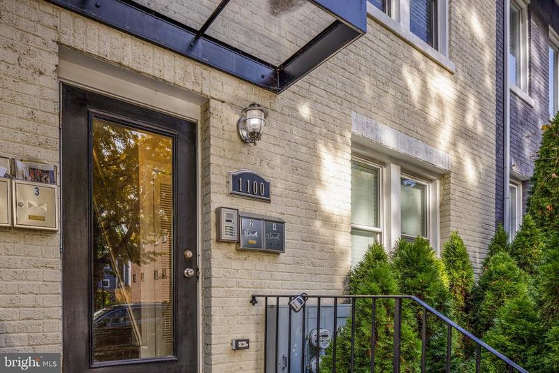 1100 Holbrook Ter NE #2, Washington, DC 20002