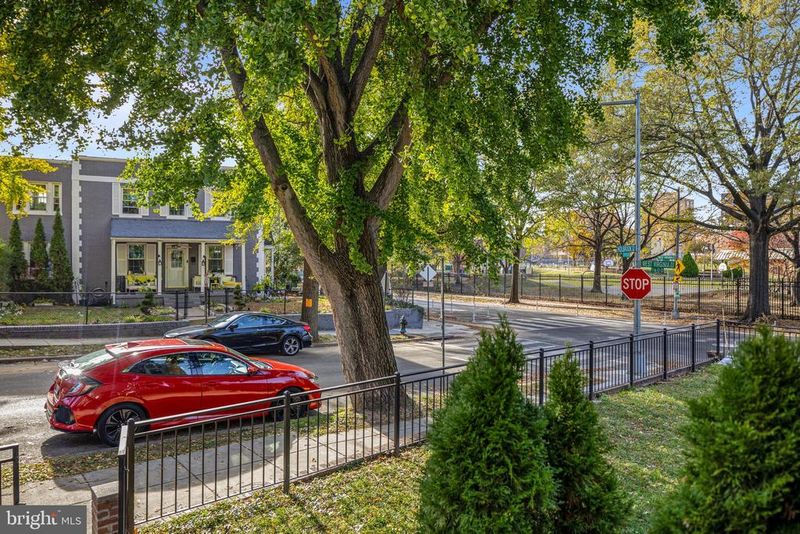 1100 Holbrook Ter NE #2, Washington, DC 20002