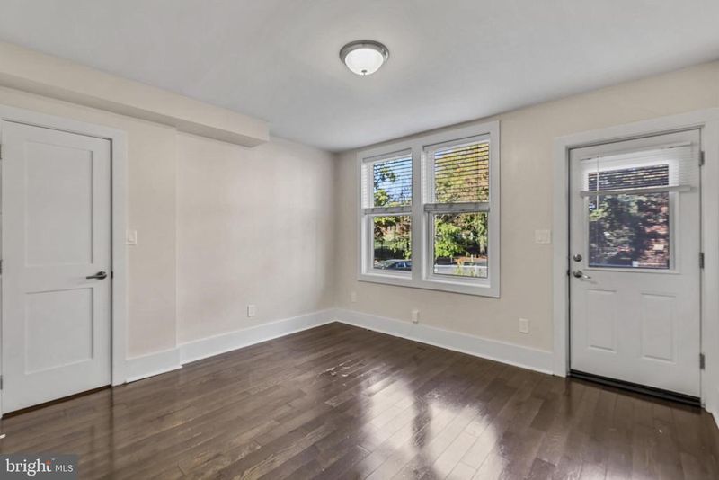 1100 Holbrook Ter NE #2, Washington, DC 20002