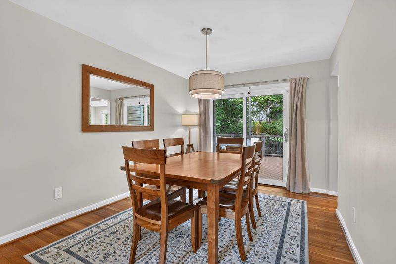 1933 Relda Ct, Falls Church, VA 22043