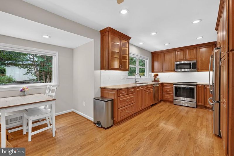 1933 Relda Ct, Falls Church, VA 22043