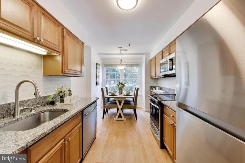 7616 Lee Landing Dr, Falls Church, VA 22043