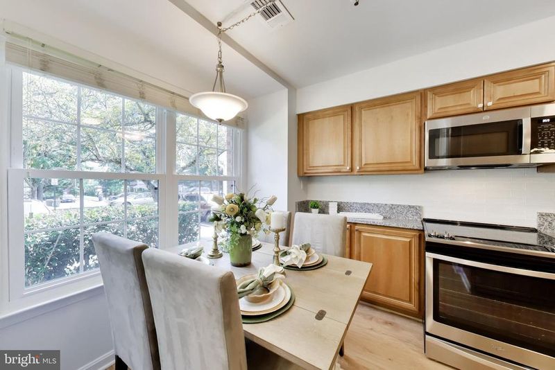 7616 Lee Landing Dr, Falls Church, VA 22043