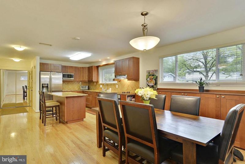 717 Hillsboro Dr, Silver Spring, MD 20902