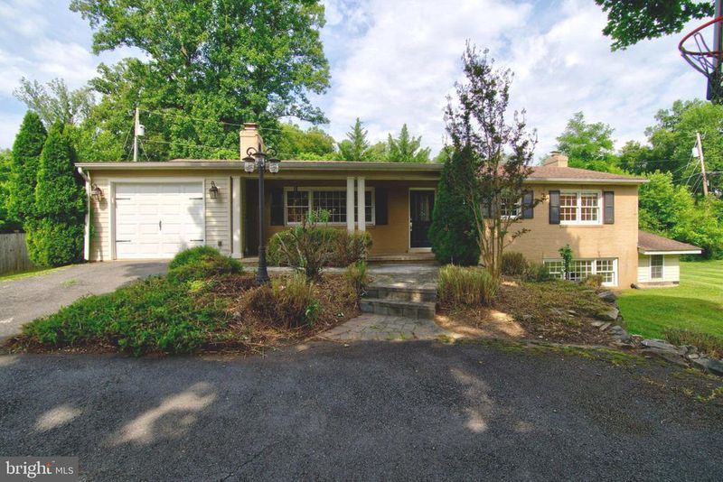 900 Walker Rd, Great Falls, VA 22066