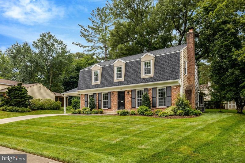 8104 Briar Creek Dr, Annandale, VA 22003