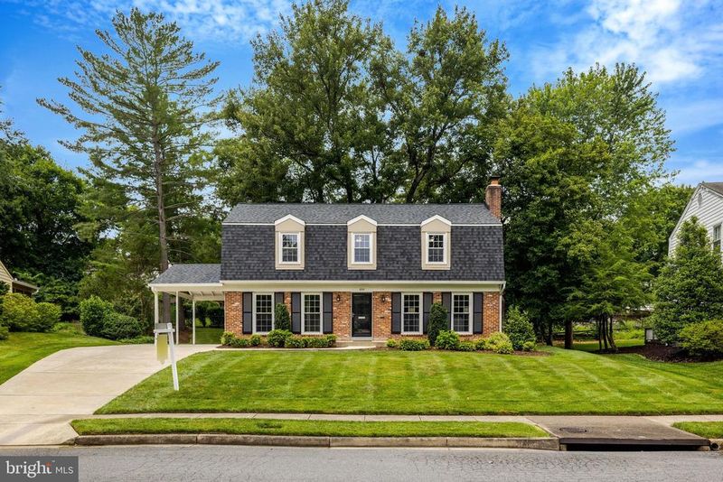 8104 Briar Creek Dr, Annandale, VA 22003