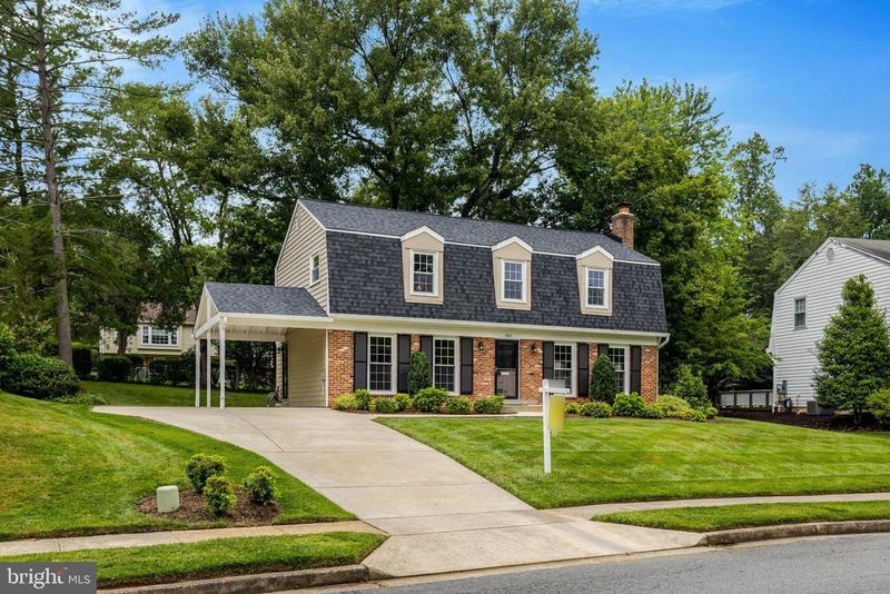 8104 Briar Creek Dr, Annandale, VA 22003