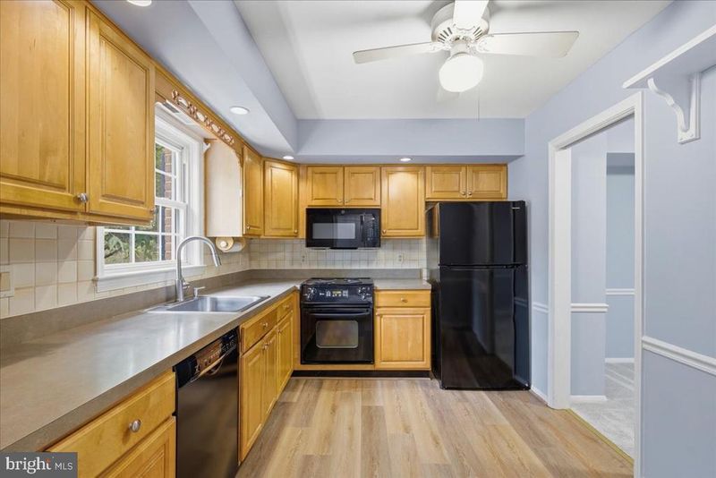 7674 Tiverton Dr, Springfield, VA 22152