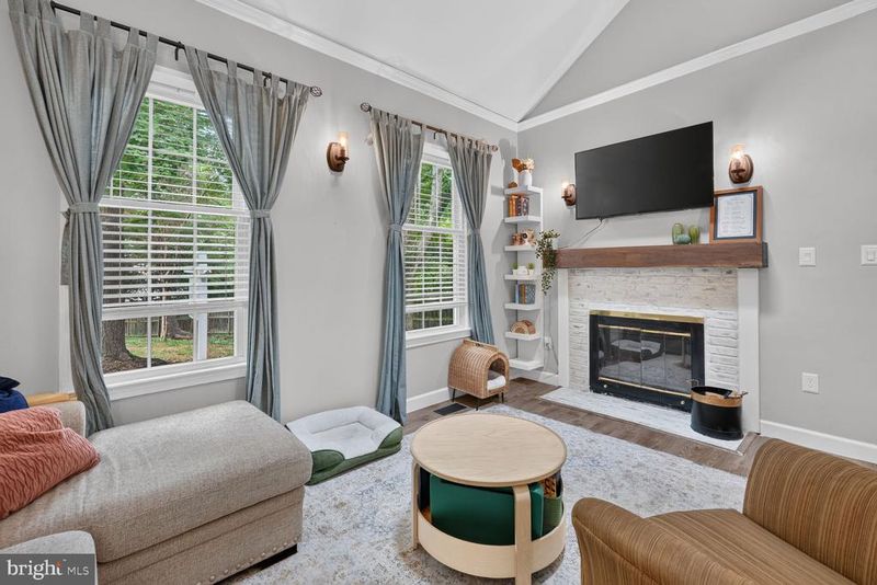 6301 Chimney Wood Ct, Alexandria, VA 22306