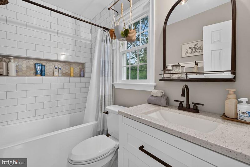 6301 Chimney Wood Ct, Alexandria, VA 22306