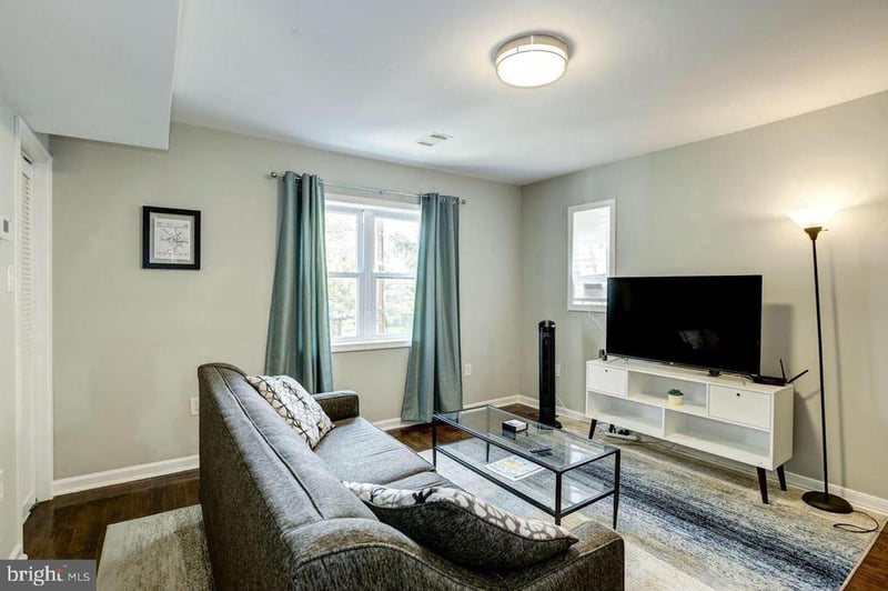 515 Oakwood St SE #2, Washington, DC 20032