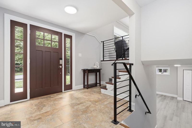 6401 Greentree Rd, Bethesda, MD 20817